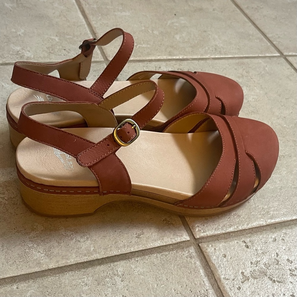 Dansko Betsey  Milled Nubuck Cinnamon Sandal Clogs Women’s Size 41/ 10.5-11 US